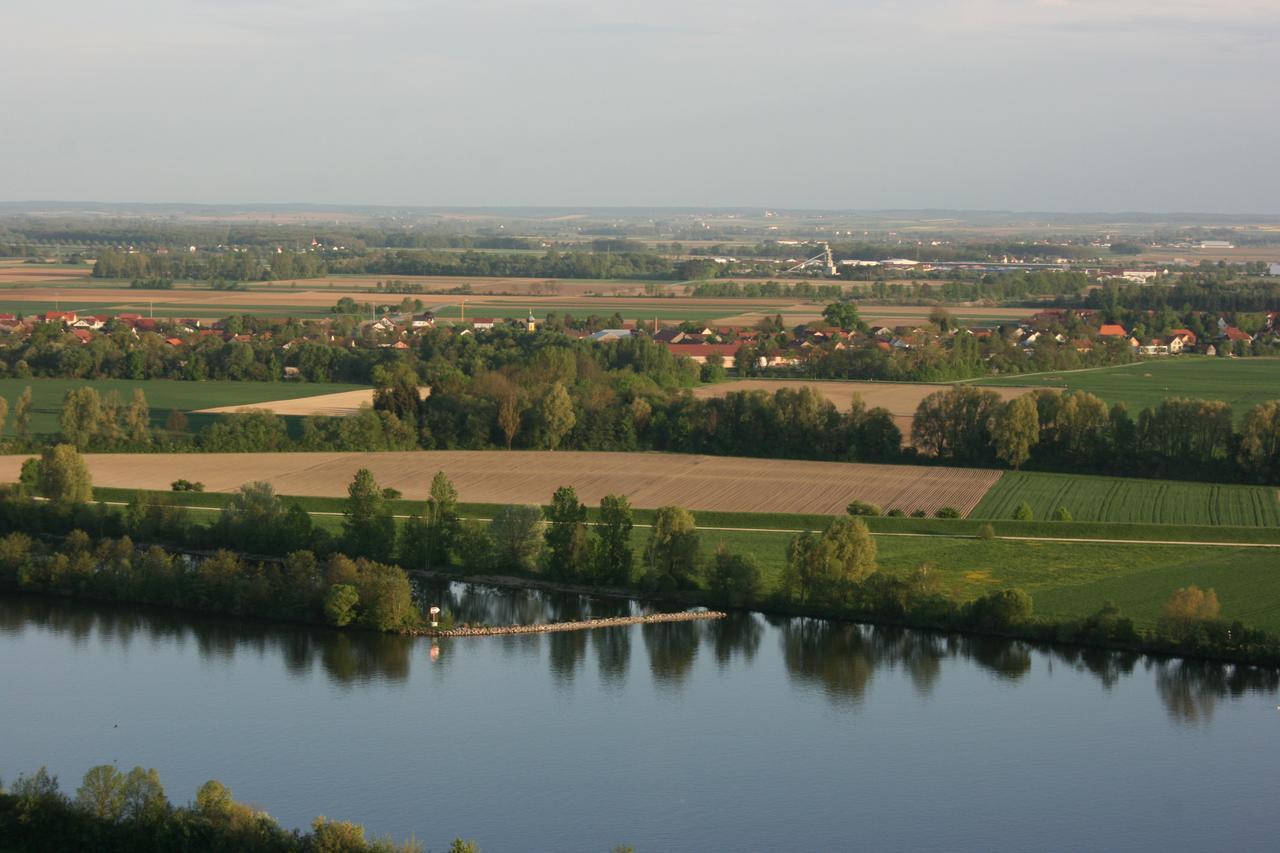 Hotel Am Donaubogen Sarching ภายนอก รูปภาพ