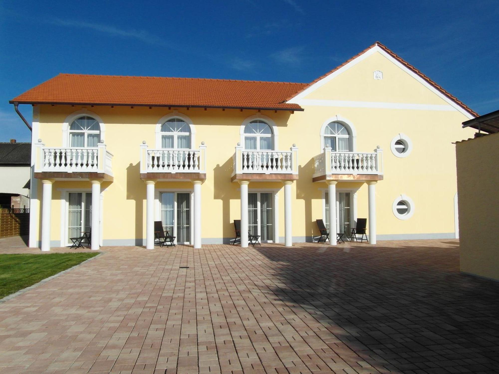 Hotel Am Donaubogen Sarching ภายนอก รูปภาพ