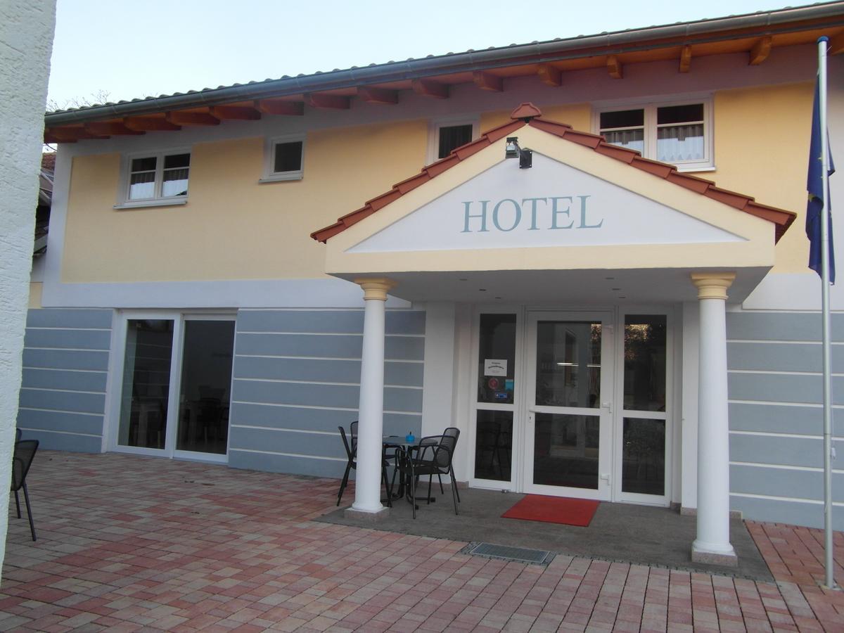 Hotel Am Donaubogen Sarching ภายนอก รูปภาพ