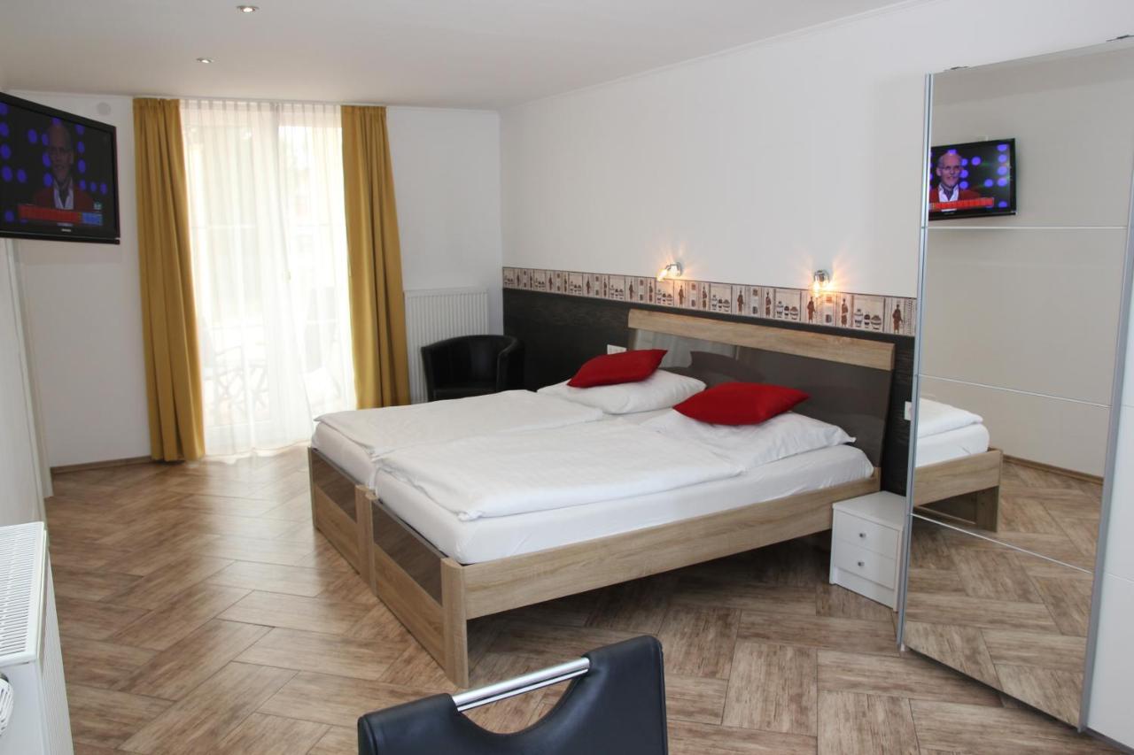 Hotel Am Donaubogen Sarching ภายนอก รูปภาพ